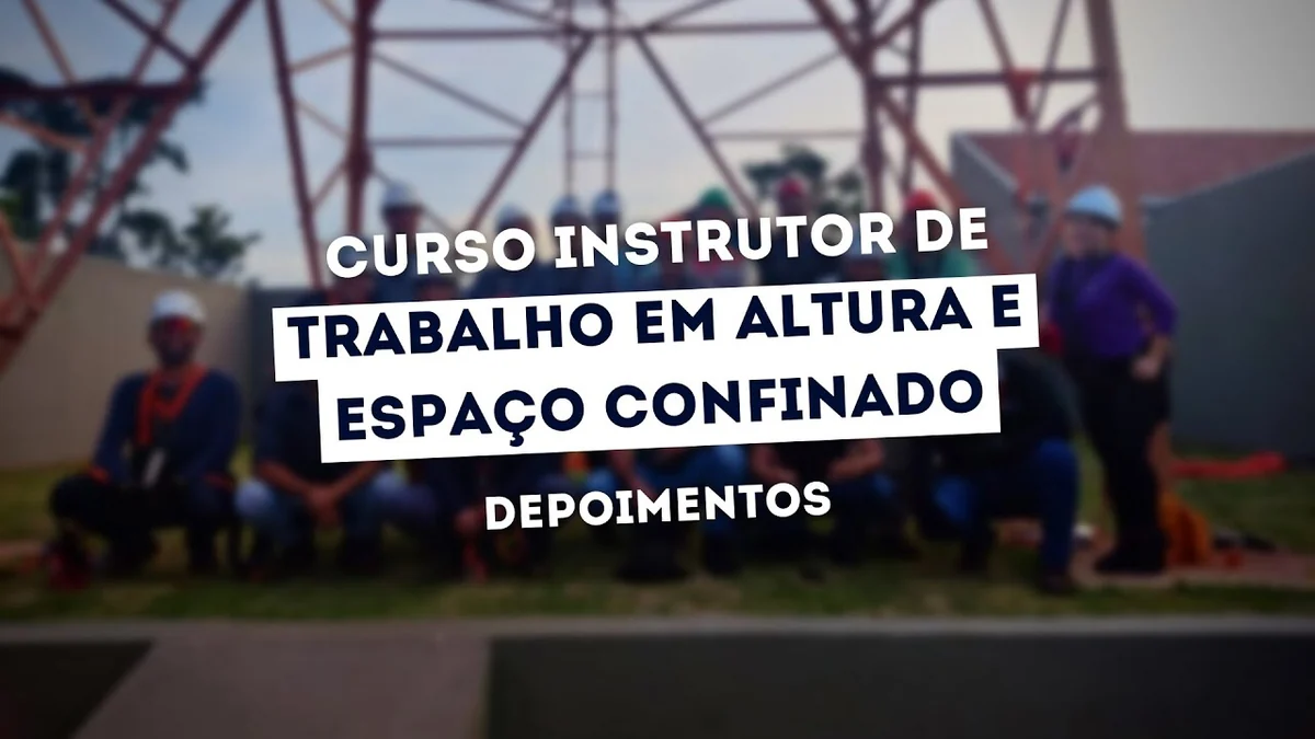 Turma do curso reunida na torre de treinamento
